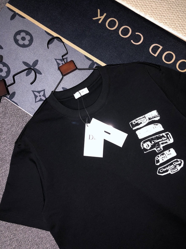 ブランドTシャツ側面デザイン